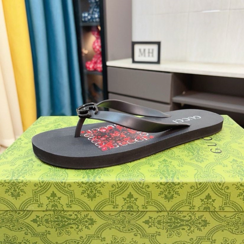 G*u*i slippers